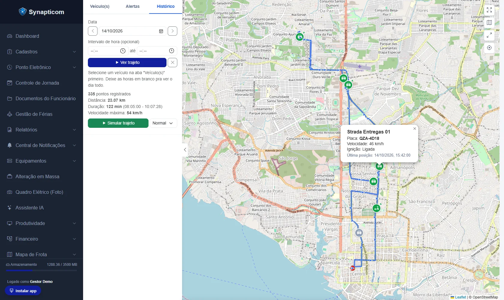 Trajeto de um veículo no mapa com o resumo de distância e velocidade